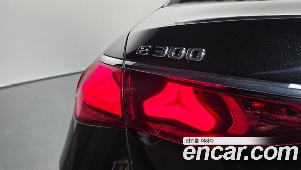 Mercedes-Benz E-Class 2024, фото 8