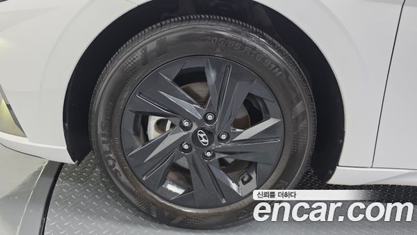 Hyundai Elantra 2022, фото 5