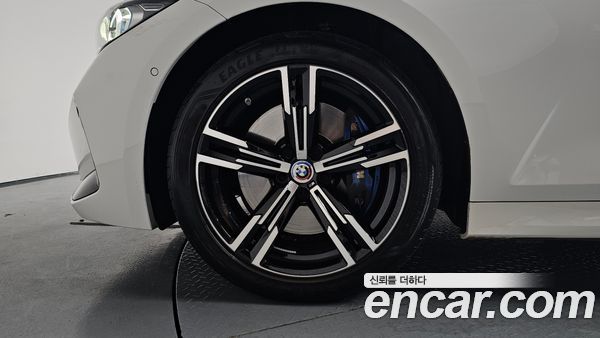 BMW 3 Series 2024, фото 4