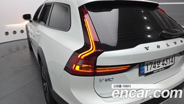 Volvo V90 2025, фото 8