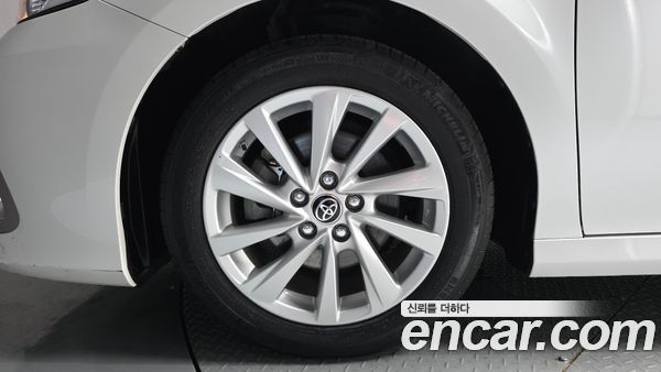 Toyota Camry 2022, фото 5