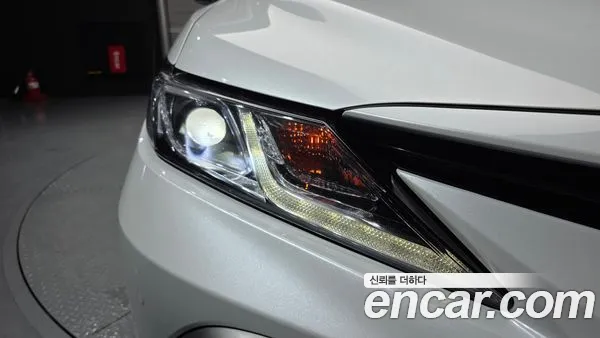 Toyota Camry 2022, фото 8