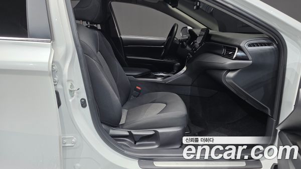 Toyota Camry 2022, фото 16