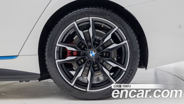 BMW i4 2025, фото 5