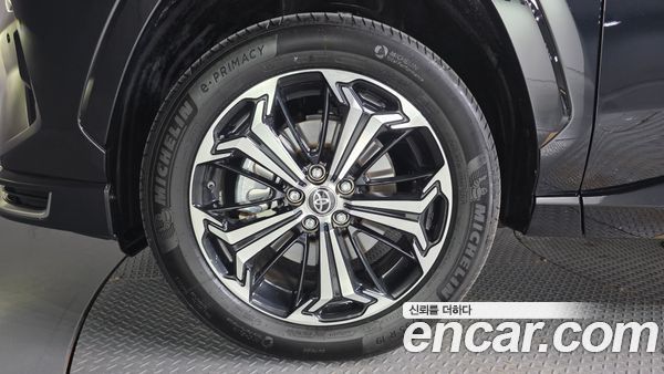 Toyota RAV4 2025, фото 5