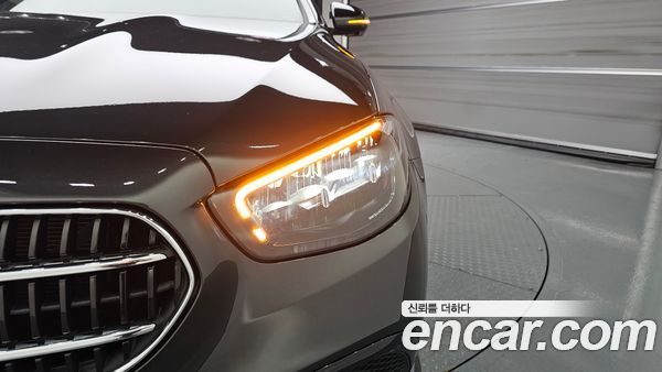 Mercedes-Benz E-Class 2023, фото 8