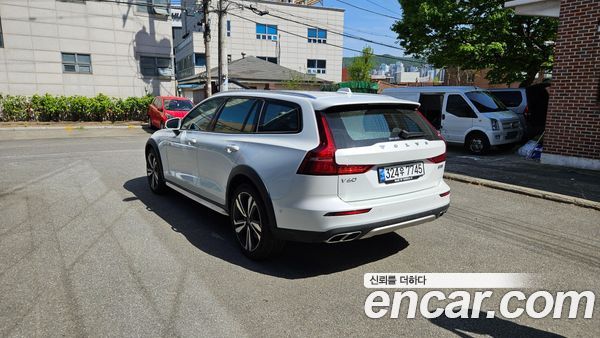 Volvo V60 2021, фото 6