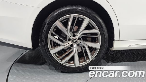 Mercedes-Benz E-Class 2024, фото 4