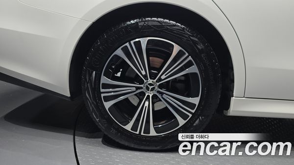 Mercedes-Benz E-Class 2025, фото 4