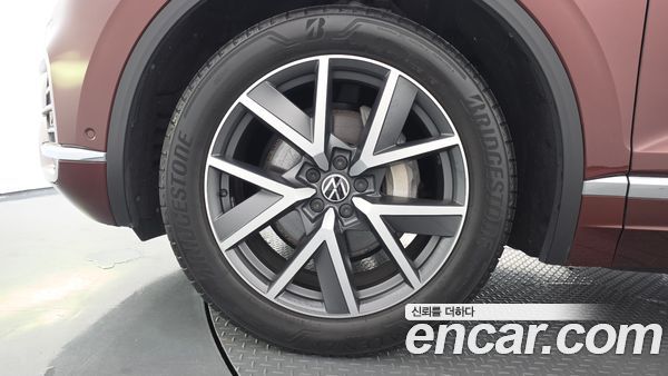 Volkswagen Touareg 2023, фото 5