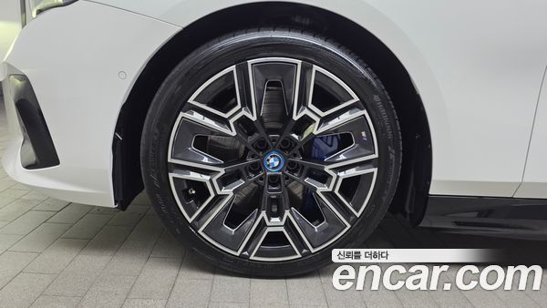 BMW i5 2025, фото 4