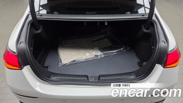 Mercedes-Benz E-Class 2024, фото 25