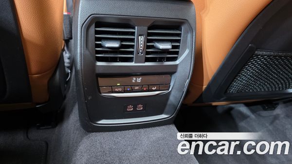 BMW 3 Series 2023, фото 30