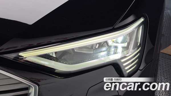 Audi e-tron 2022, фото 8
