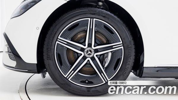 Mercedes-Benz EQE 2026, фото 5