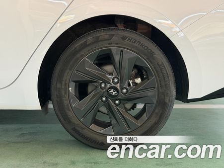 Hyundai Elantra 2023, фото 5