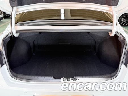 Hyundai Elantra 2023, фото 20
