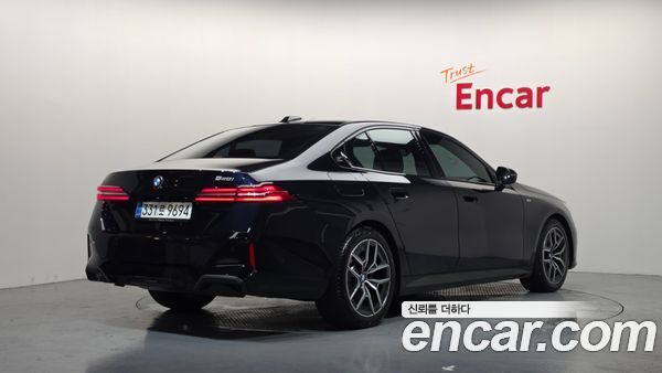 BMW 5 Series 2025, фото 2