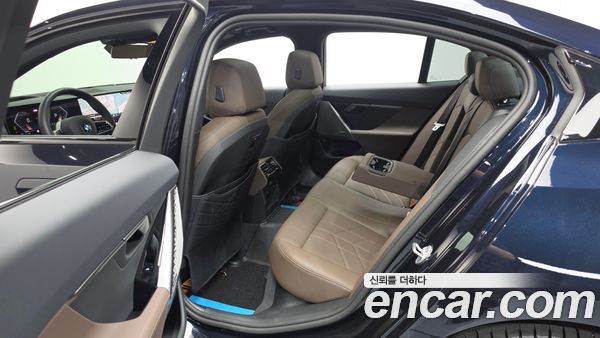 BMW 5 Series 2025, фото 18