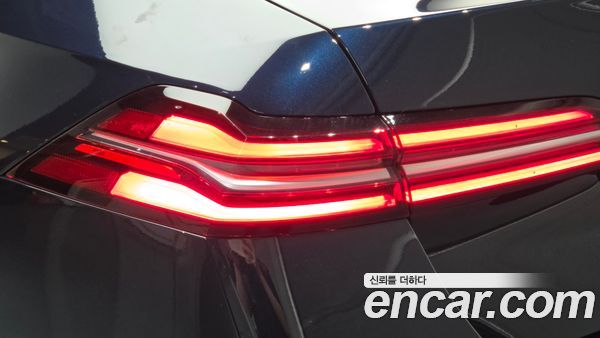 BMW 5 Series 2025, фото 9