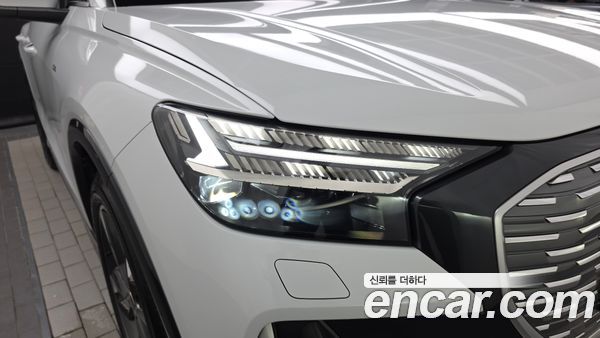 Audi Q4 e-tron 2022, фото 8