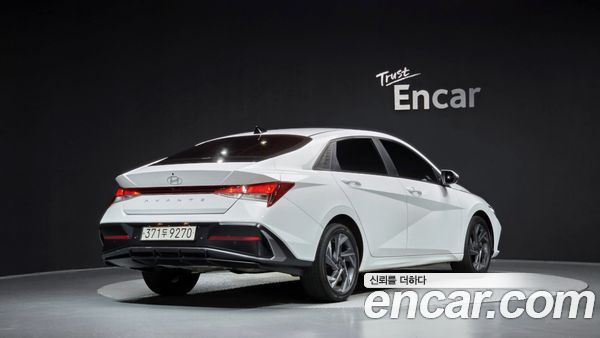Hyundai Elantra 2024, фото 2