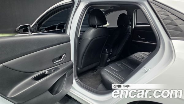 Hyundai Elantra 2024, фото 16
