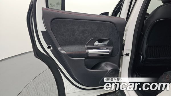 Mercedes-Benz GLA 2023, фото 26