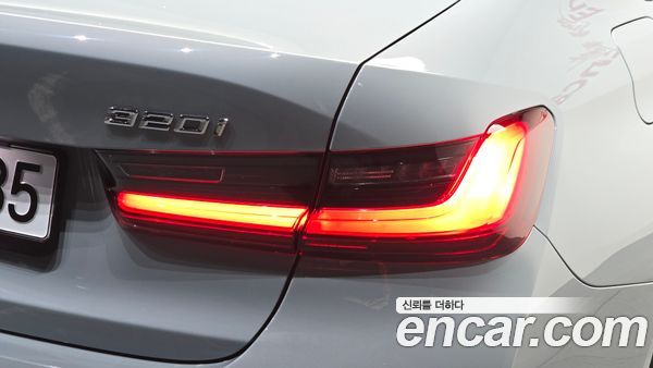 BMW 3 Series 2024, фото 9