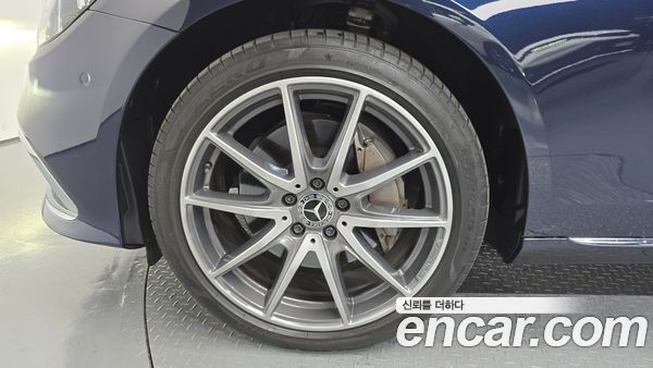 Mercedes-Benz E-Class 2022, фото 5