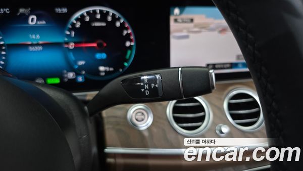 Mercedes-Benz E-Class 2022, фото 12