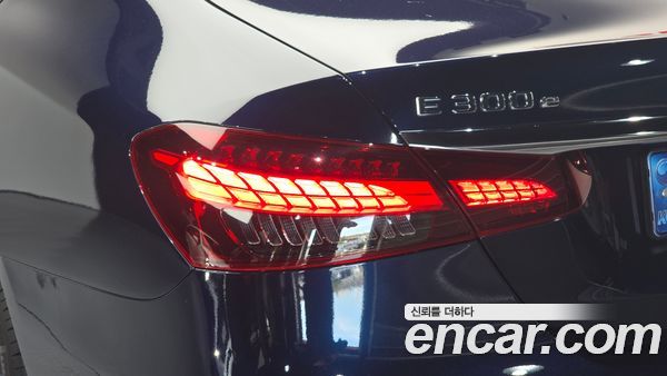 Mercedes-Benz E-Class 2022, фото 9