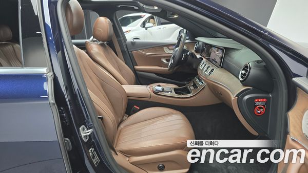 Mercedes-Benz E-Class 2022, фото 16