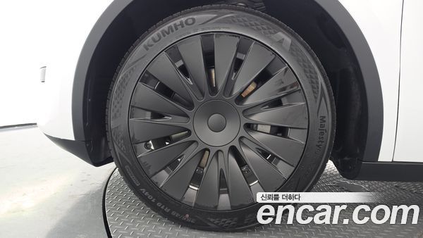 Tesla Model Y 2024, фото 4