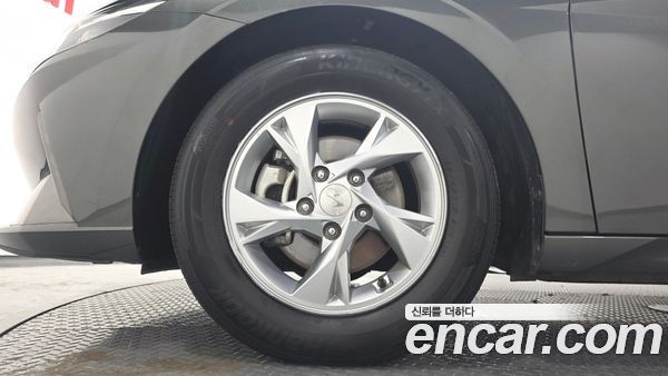 Hyundai Elantra 2022, фото 5