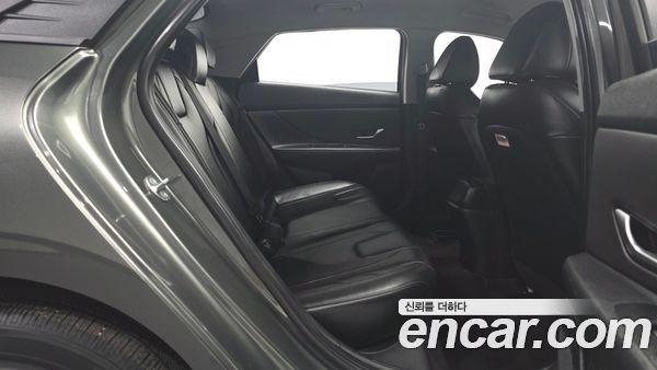 Hyundai Elantra 2022, фото 17