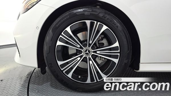 Mercedes-Benz E-Class 2024, фото 5