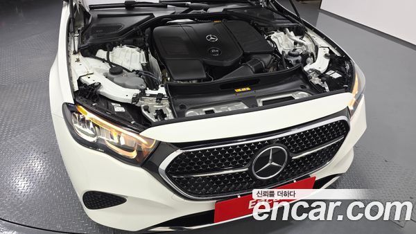 Mercedes-Benz E-Class 2024, фото 6