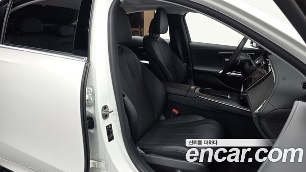 Mercedes-Benz E-Class 2024, фото 16