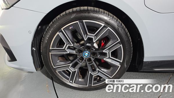 BMW 5 Series 2024, фото 5