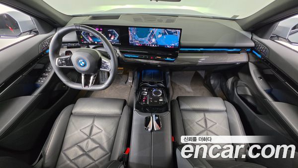 BMW 5 Series 2024, фото 10
