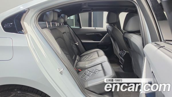 BMW 5 Series 2024, фото 17