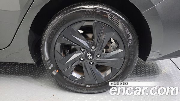 Hyundai Elantra 2023, фото 5