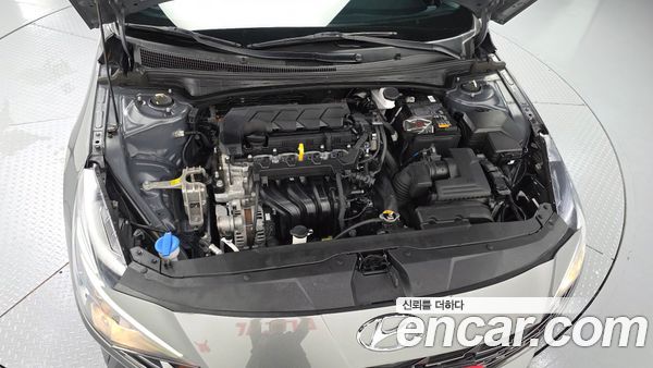 Hyundai Elantra 2023, фото 6