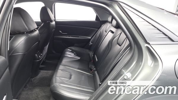 Hyundai Elantra 2023, фото 16