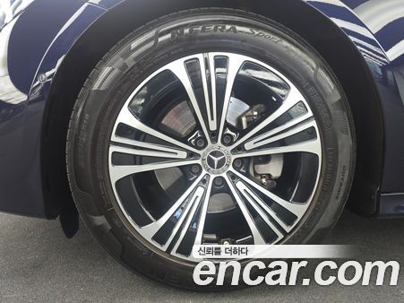 Mercedes-Benz E-Class 2024, фото 5