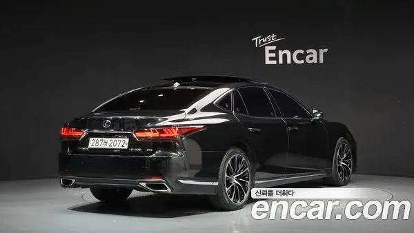 Lexus LS 2021, фото 2
