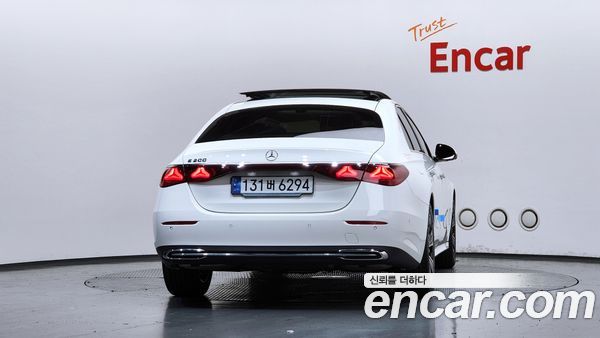 Mercedes-Benz E-Class 2025, фото 4