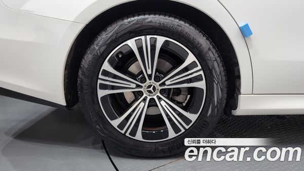 Mercedes-Benz E-Class 2025, фото 5
