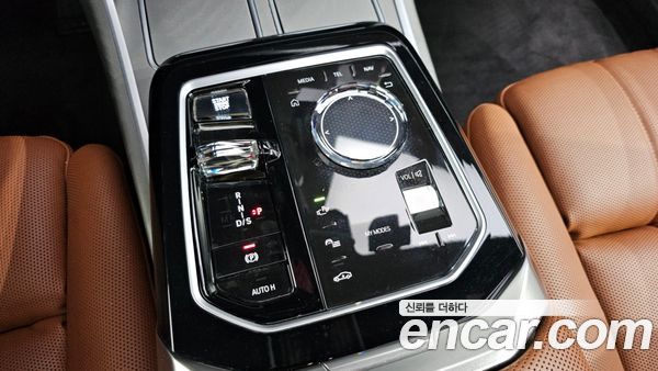 BMW 7 Series 2023, фото 11